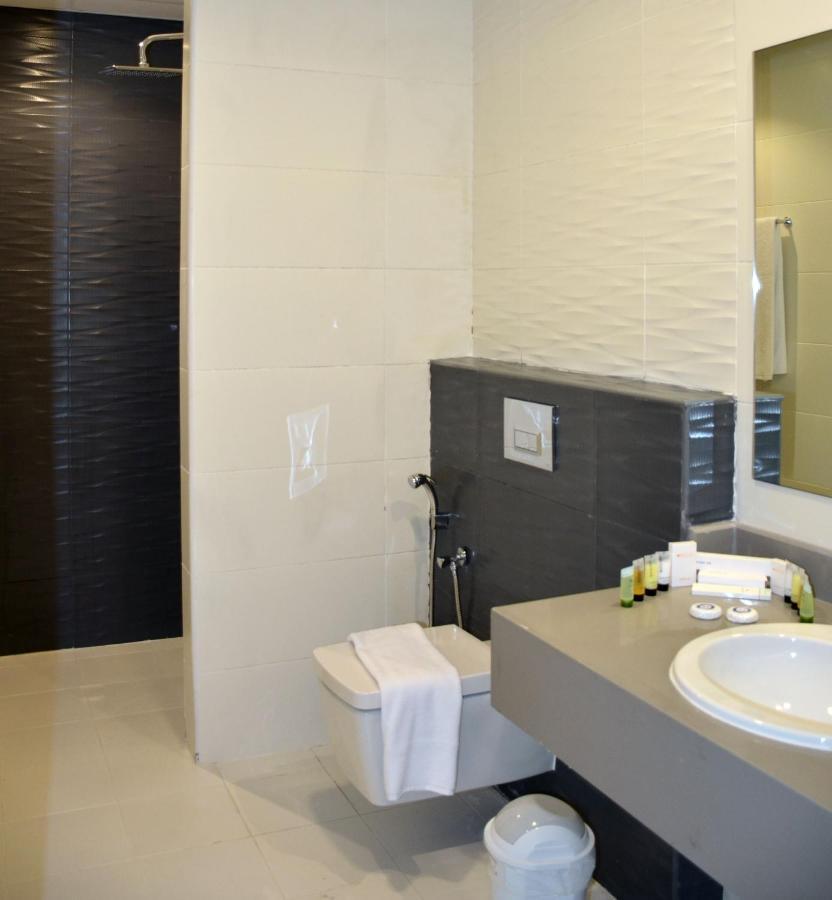 The Lodge Suites Al-Manamah Bagian luar foto