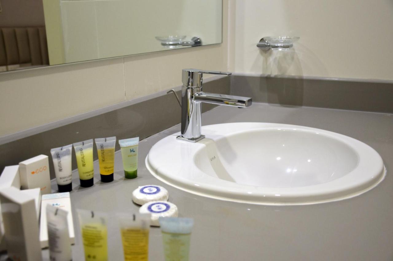 The Lodge Suites Al-Manamah Bagian luar foto
