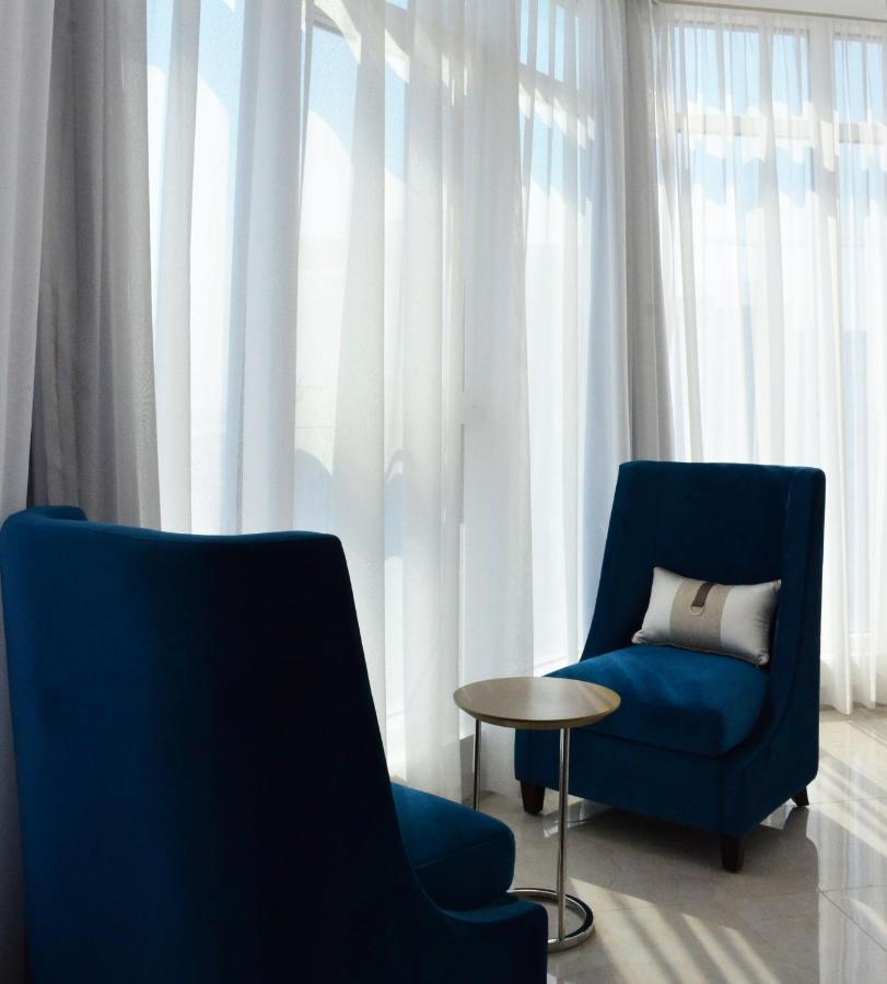 The Lodge Suites Al-Manamah Bagian luar foto