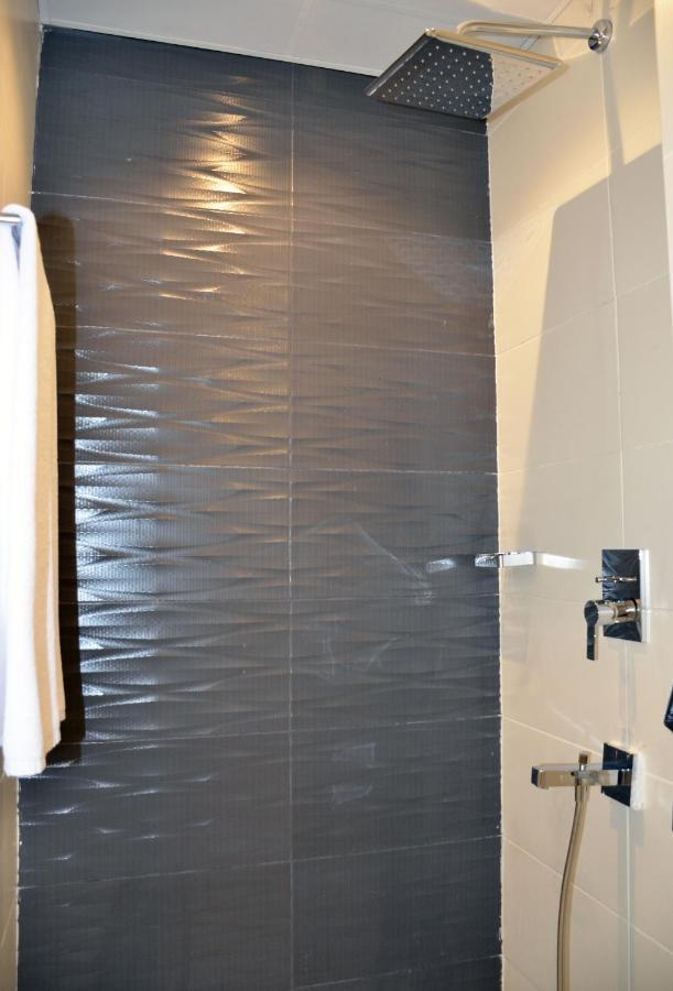 The Lodge Suites Al-Manamah Bagian luar foto